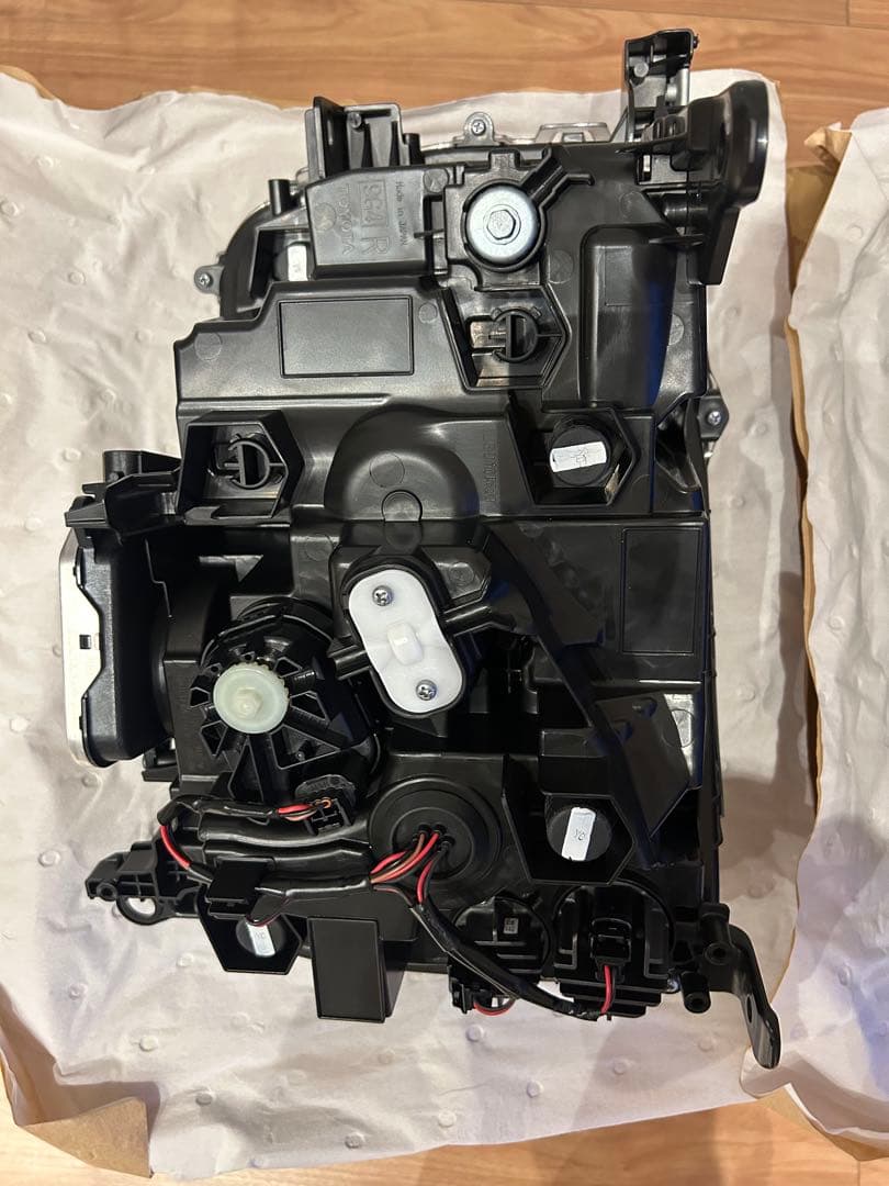 トヨタ ランドクルーザー250 VX 角目ヘッドライト　新車外し