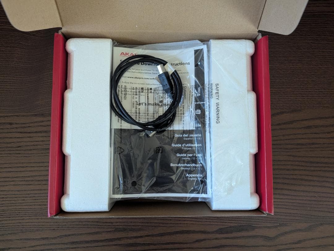 AKAI MPD218 MIDIパッドコントローラー