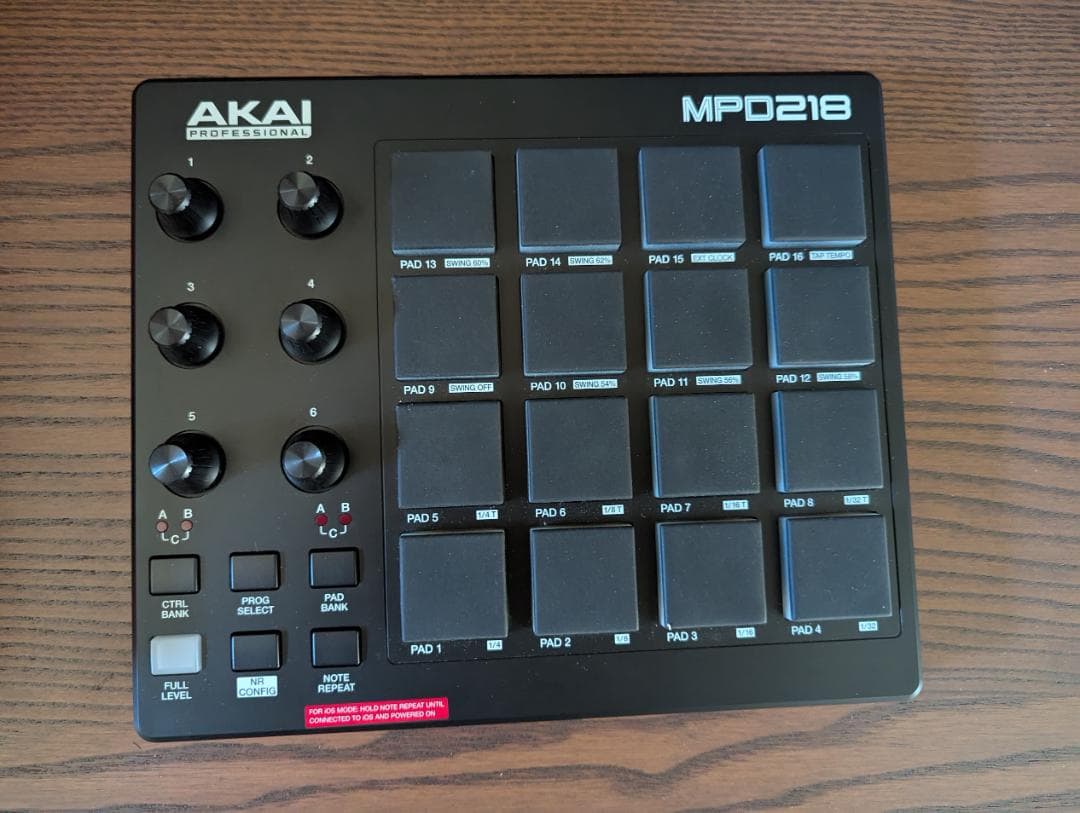 AKAI MPD218 MIDIパッドコントローラー