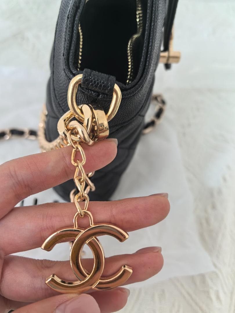 【美品】限定ブラックバッグ ゴールド金具 おしゃれ必須