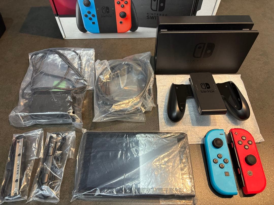 ま*え様 Nintendo Switch 本体 青/赤