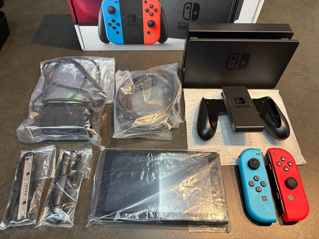 ま*え様 Nintendo Switch 本体 青/赤