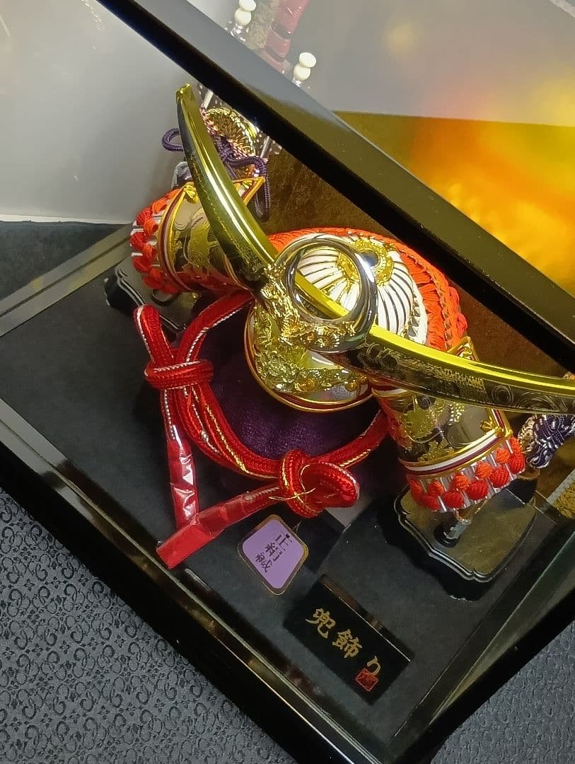 ケース入り　兜飾り