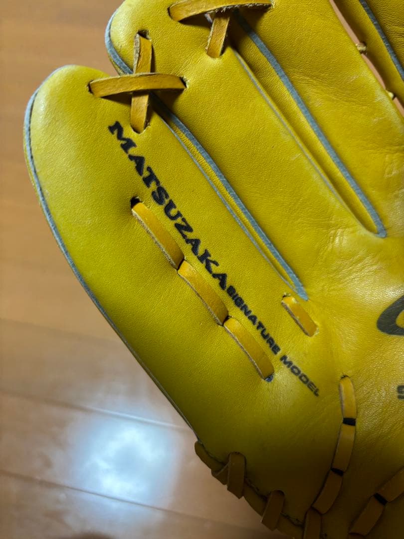 Nike 少年軟式用　左投げ投手用　グローブ シグネチャーモデル イエロー