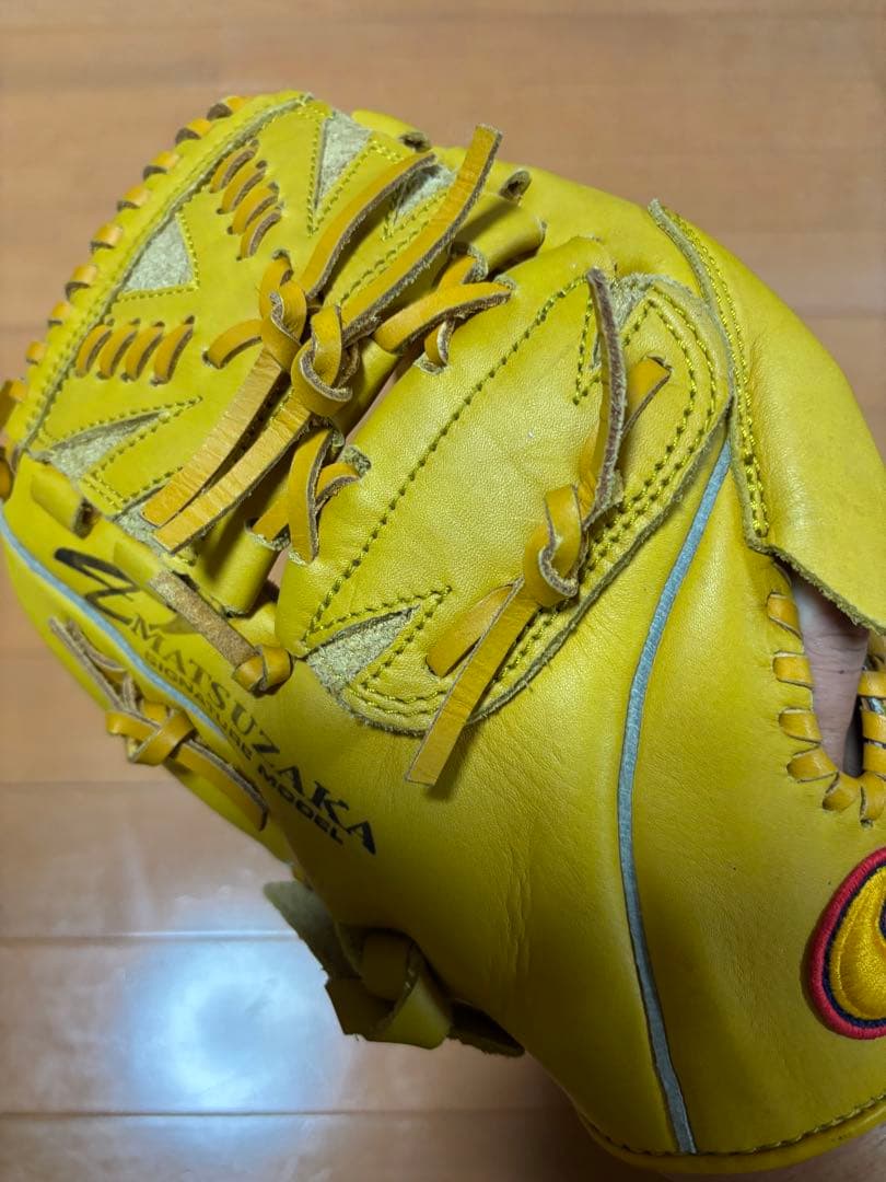 Nike 少年軟式用　左投げ投手用　グローブ シグネチャーモデル イエロー