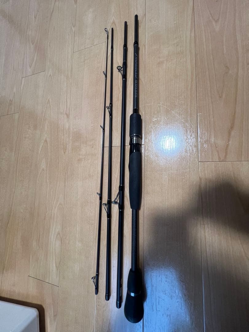 デプス バスロッド ヒュージカスタム HS1N-76R（スピニング 4ピース）