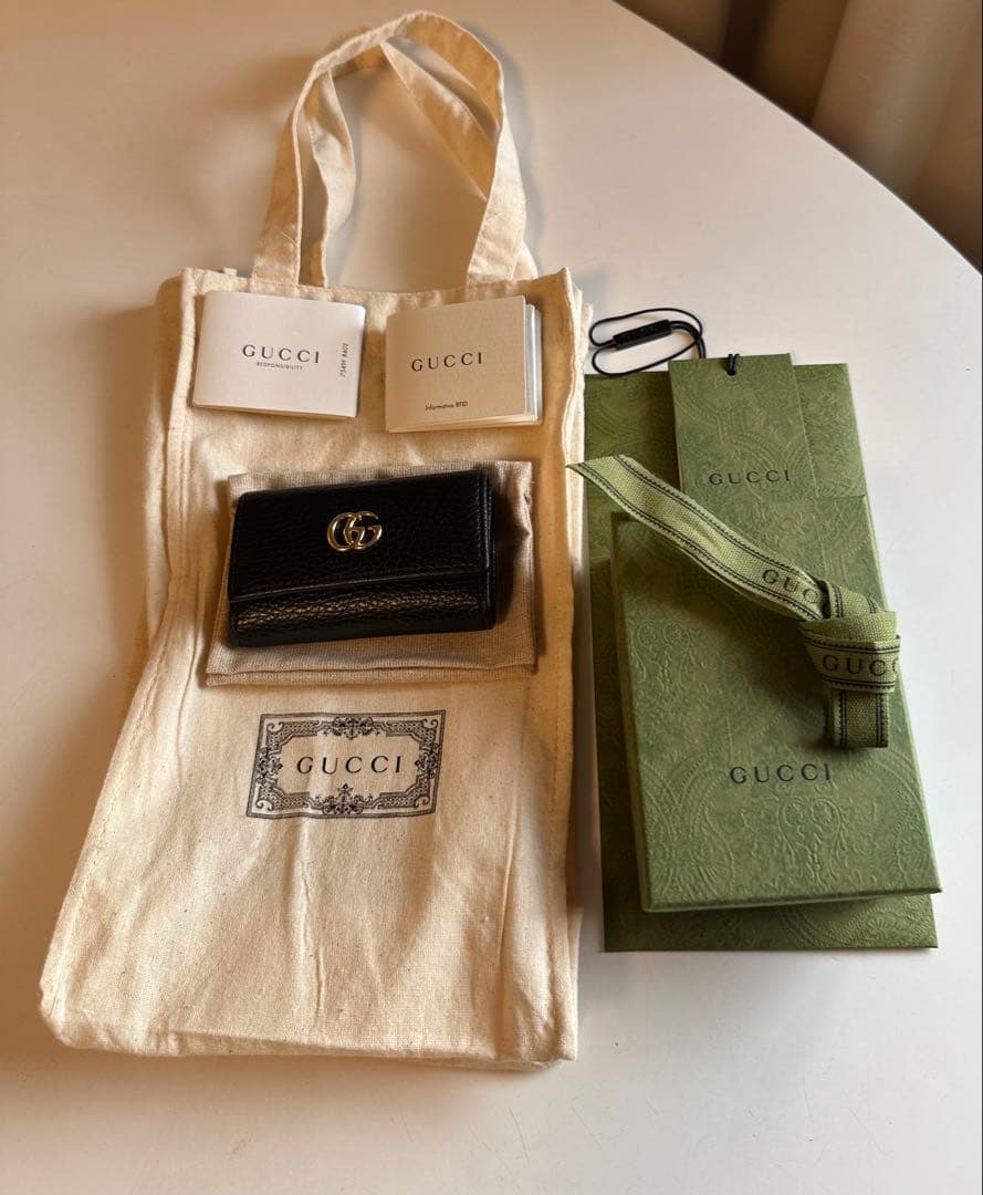GUCCI ブラック レザー キーケース