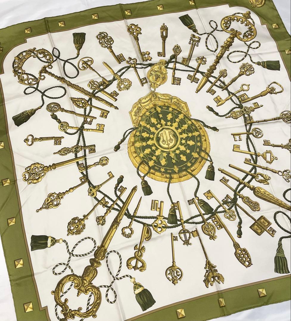 美品　HERMES 鍵モチーフ シルクスカーフ　カレ90