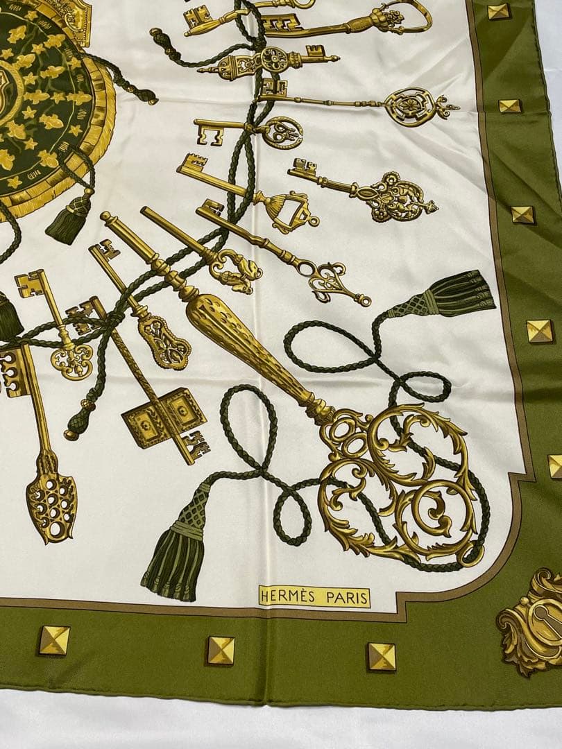 美品　HERMES 鍵モチーフ シルクスカーフ　カレ90