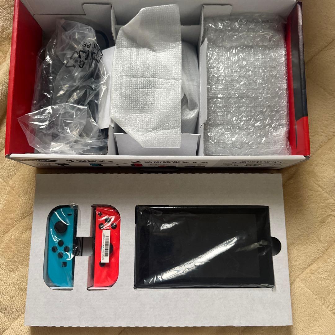 ☆*☆様 Nintendo Switch 本体 赤/青 Joy-Con付き　箱あ