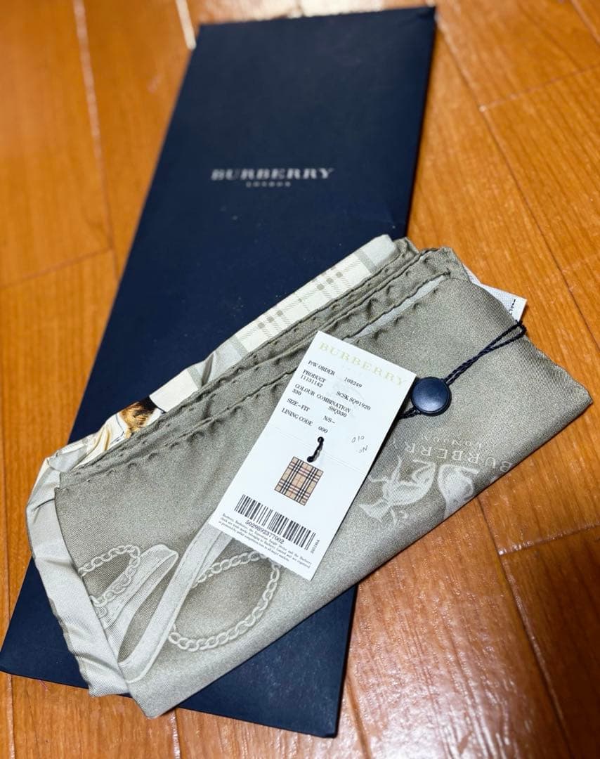 新品未使用☆ BURBERRY バーバリー 大判 スカーフ 犬 シルク