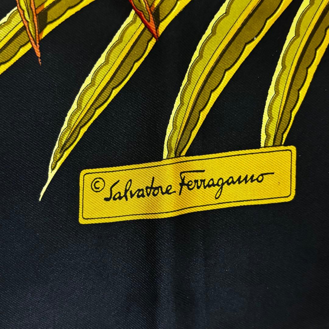 Salvatore Ferragamo スカーフ ライオン 大判 シルク100%