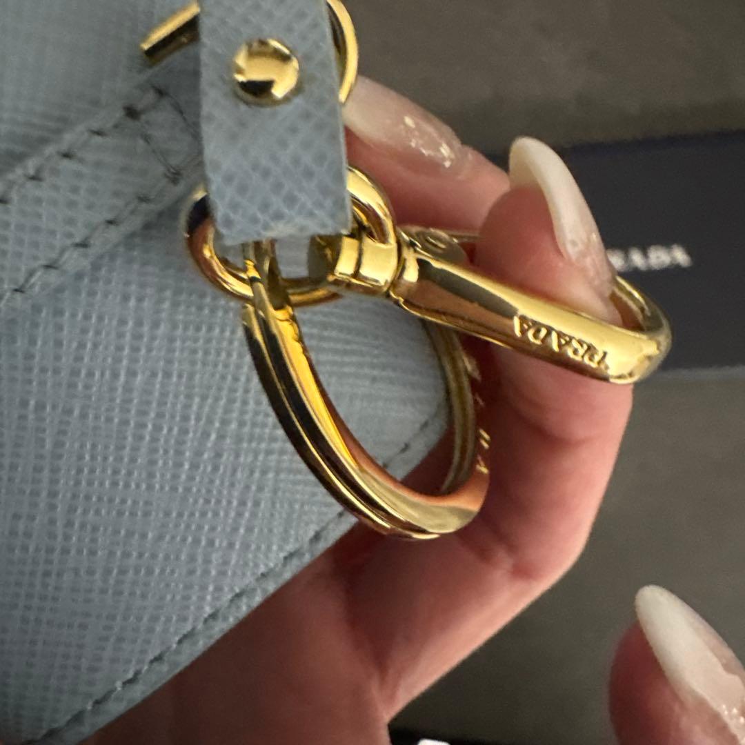 PRADA サフィアーノレザー AirPodsキーケース ライトブルー