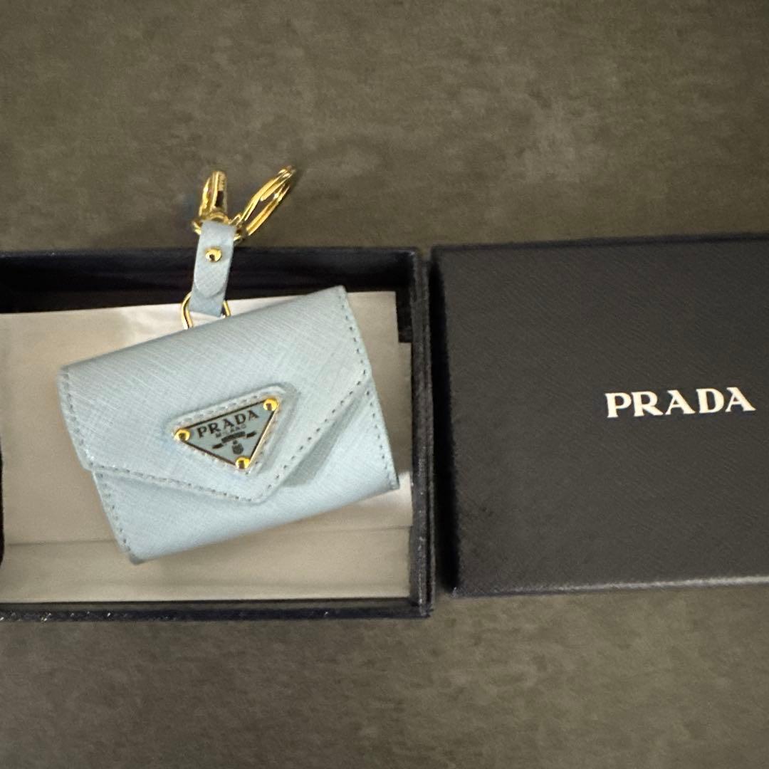 PRADA サフィアーノレザー AirPodsキーケース ライトブルー