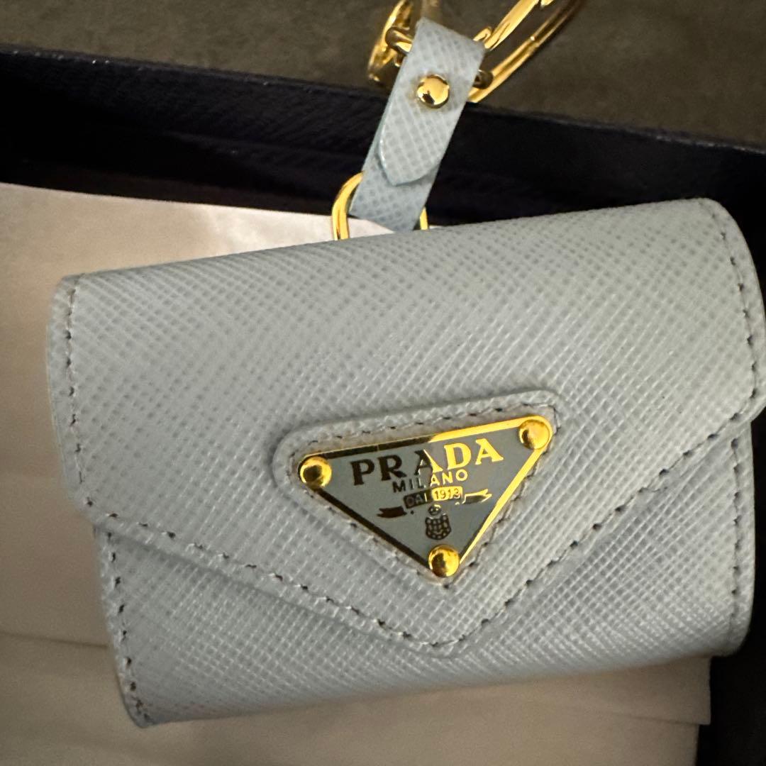 PRADA サフィアーノレザー AirPodsキーケース ライトブルー