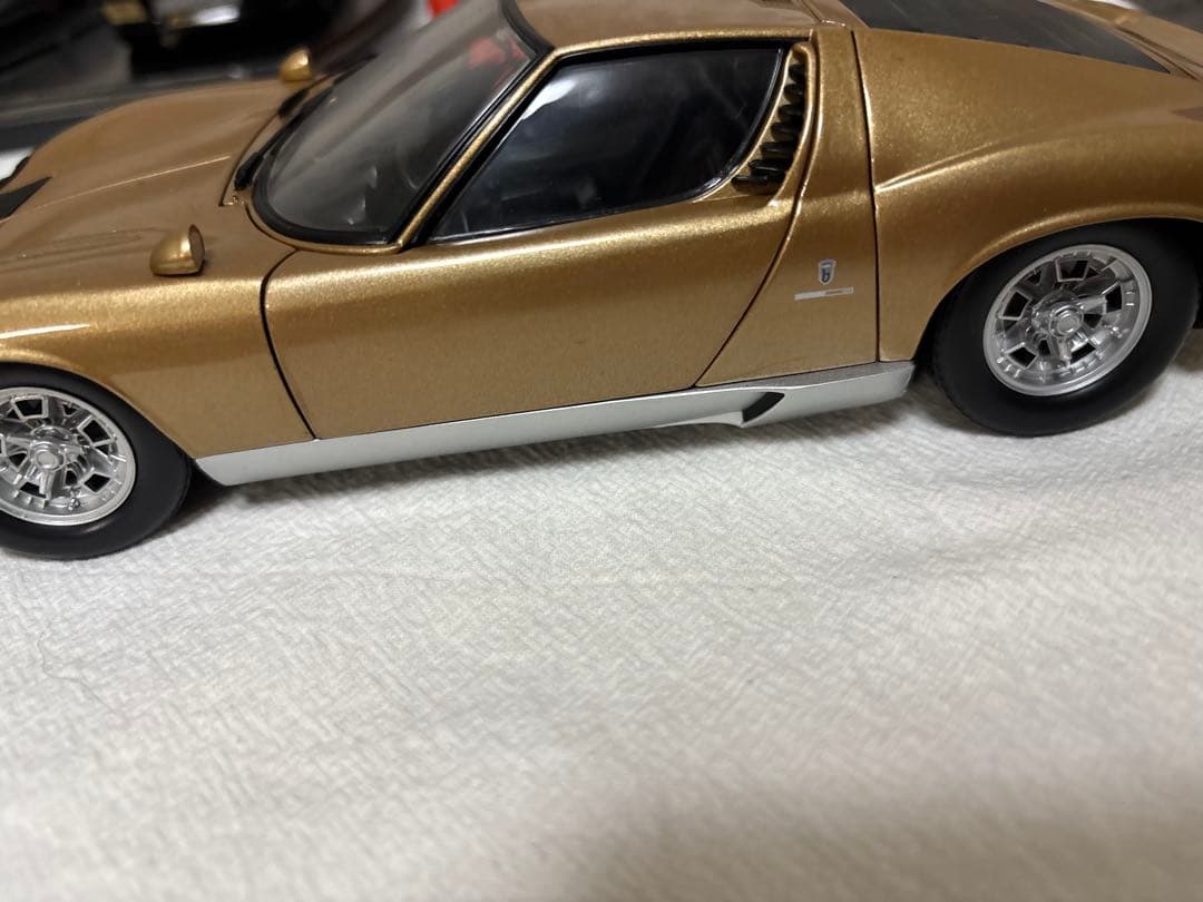 「1/18スケール ランボルギーニ ミウラ P400