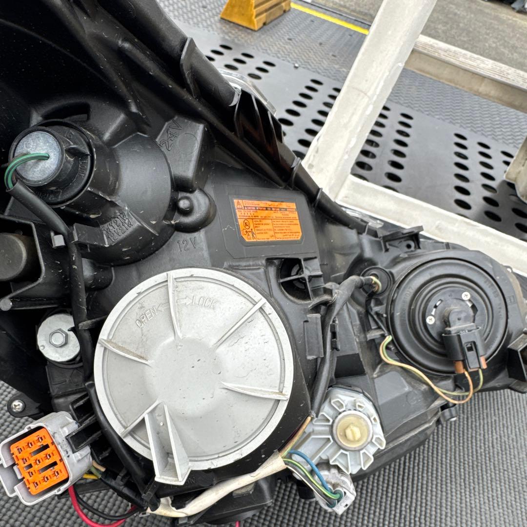 スバル　レガシィ　B4 DBA-BMM ヘッドライトヘッドランプ左右セット中古品
