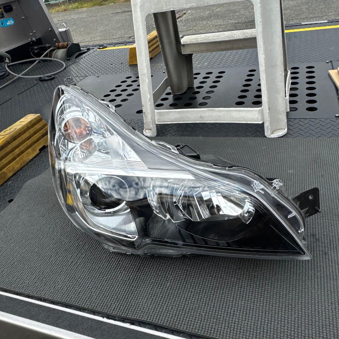 スバル　レガシィ　B4 DBA-BMM ヘッドライトヘッドランプ左右セット中古品