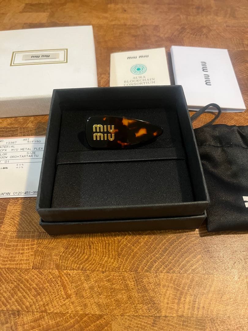 miu miu ロゴ入りヘアピン べっ甲