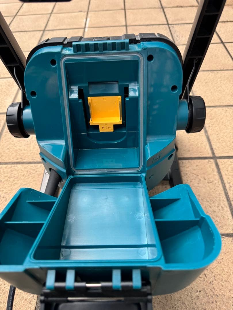 Makita ML805 LEDライト