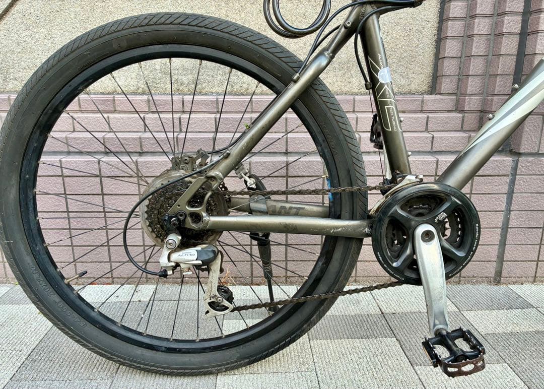 GIANT. STRATAマウンテンバイク　18 24段東京　自転車