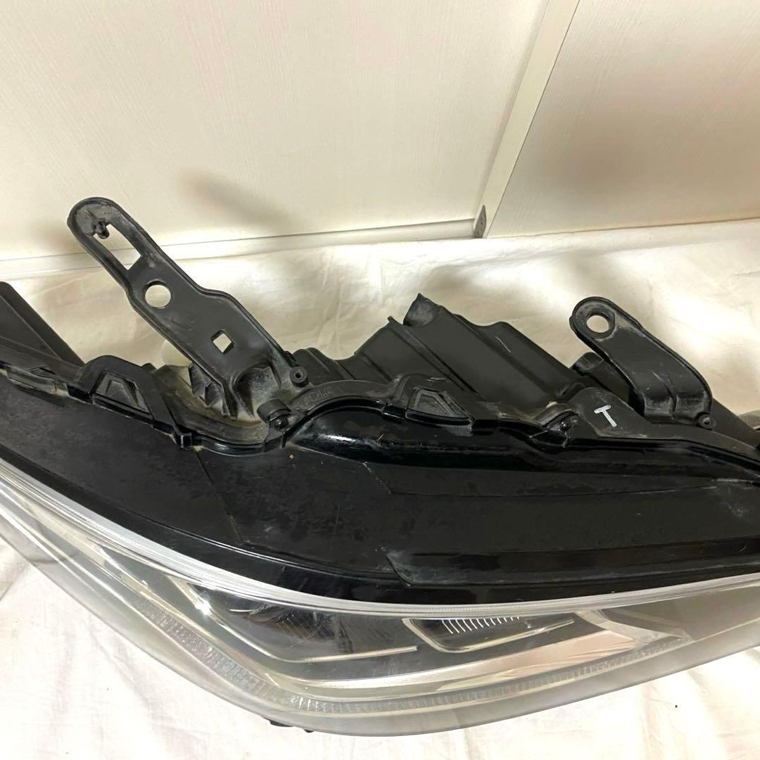 220系クラウン　右ヘッドライト　KOITO30-452 中古