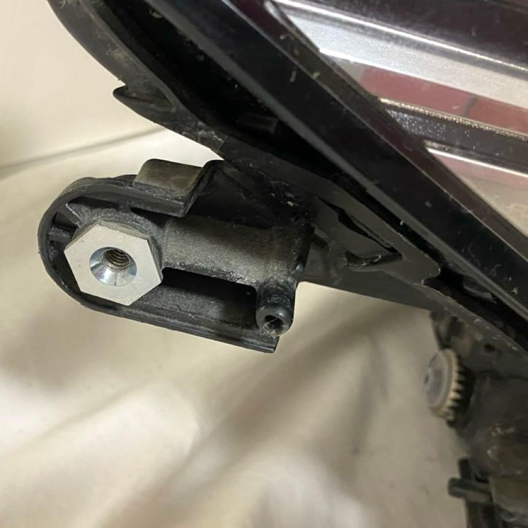 220系クラウン　右ヘッドライト　KOITO30-452 中古