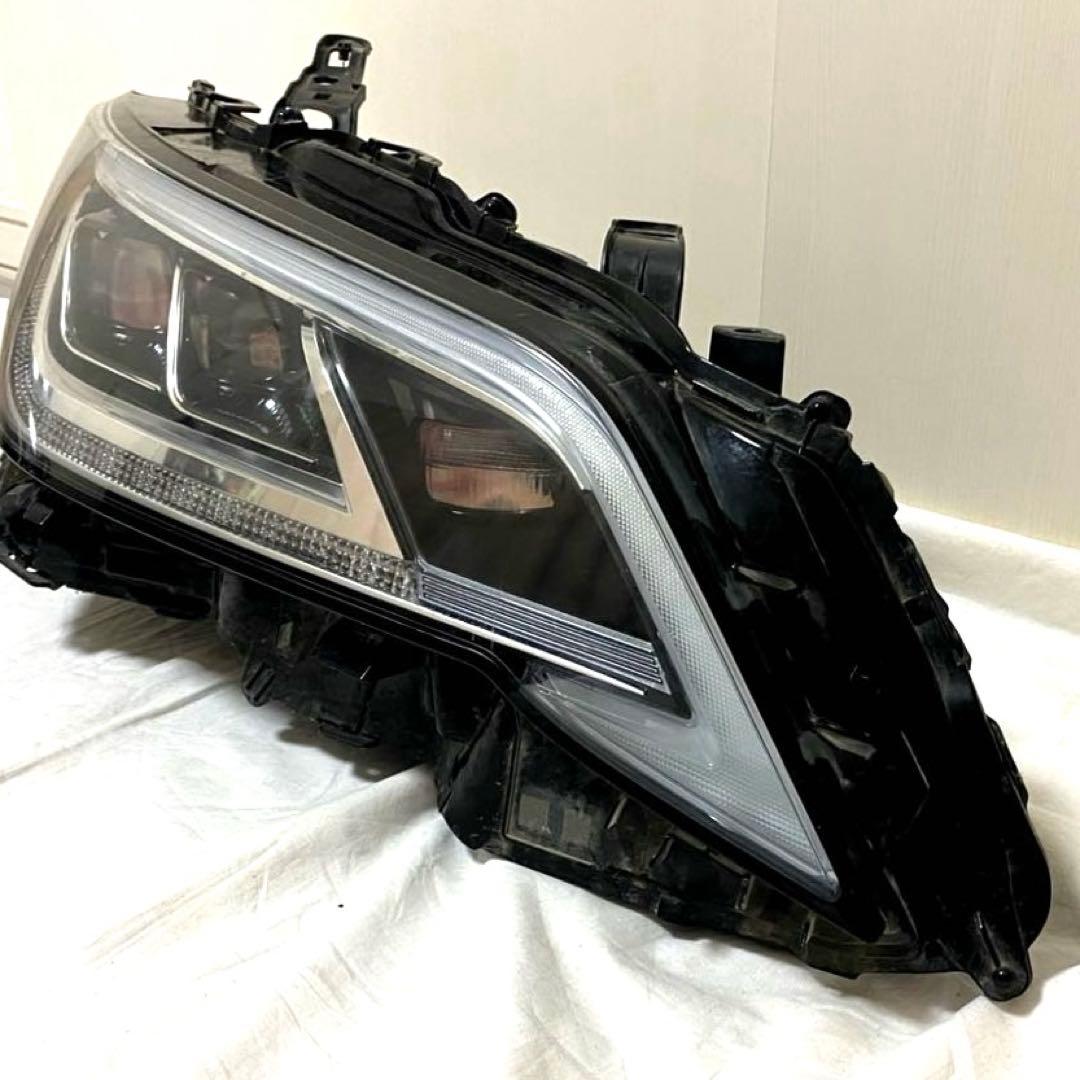 220系クラウン　右ヘッドライト　KOITO30-452 中古
