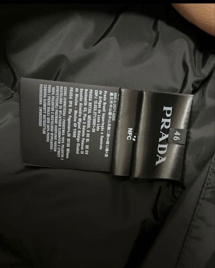 PRADA ブラック ダウンベスト