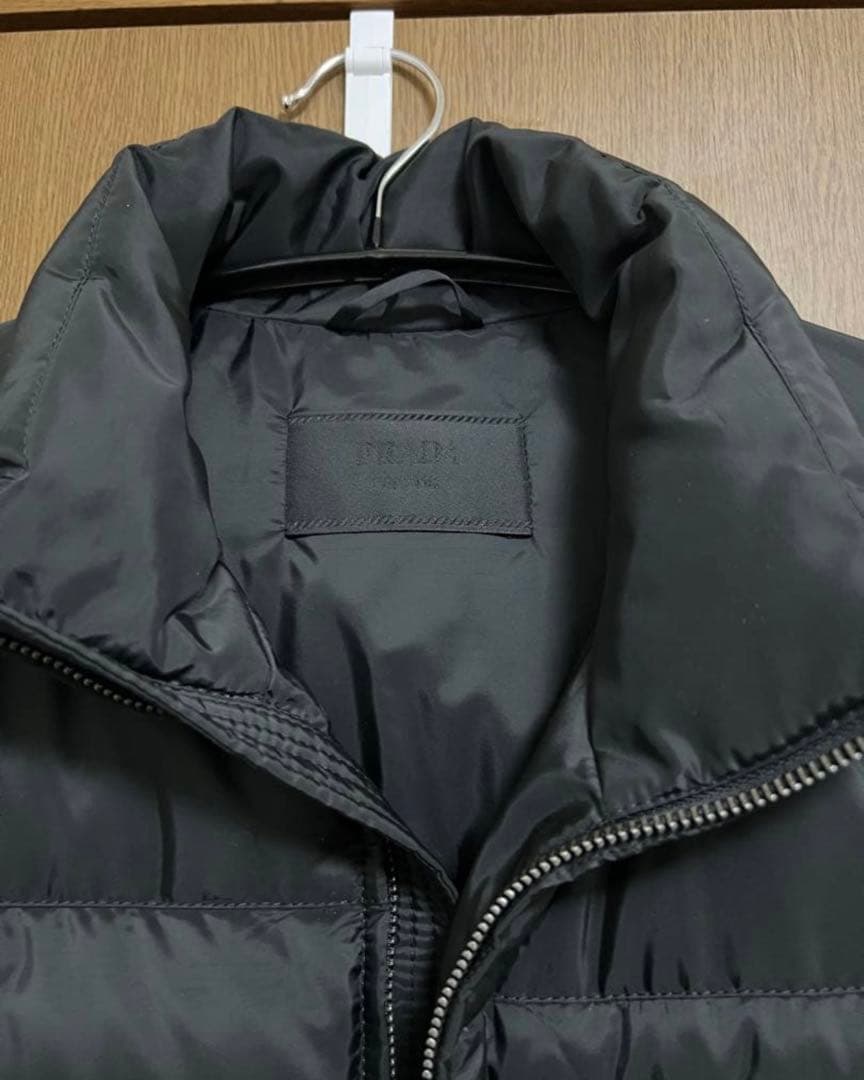 PRADA ブラック ダウンベスト