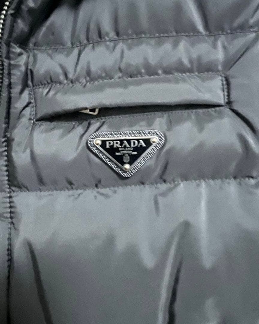 PRADA ブラック ダウンベスト