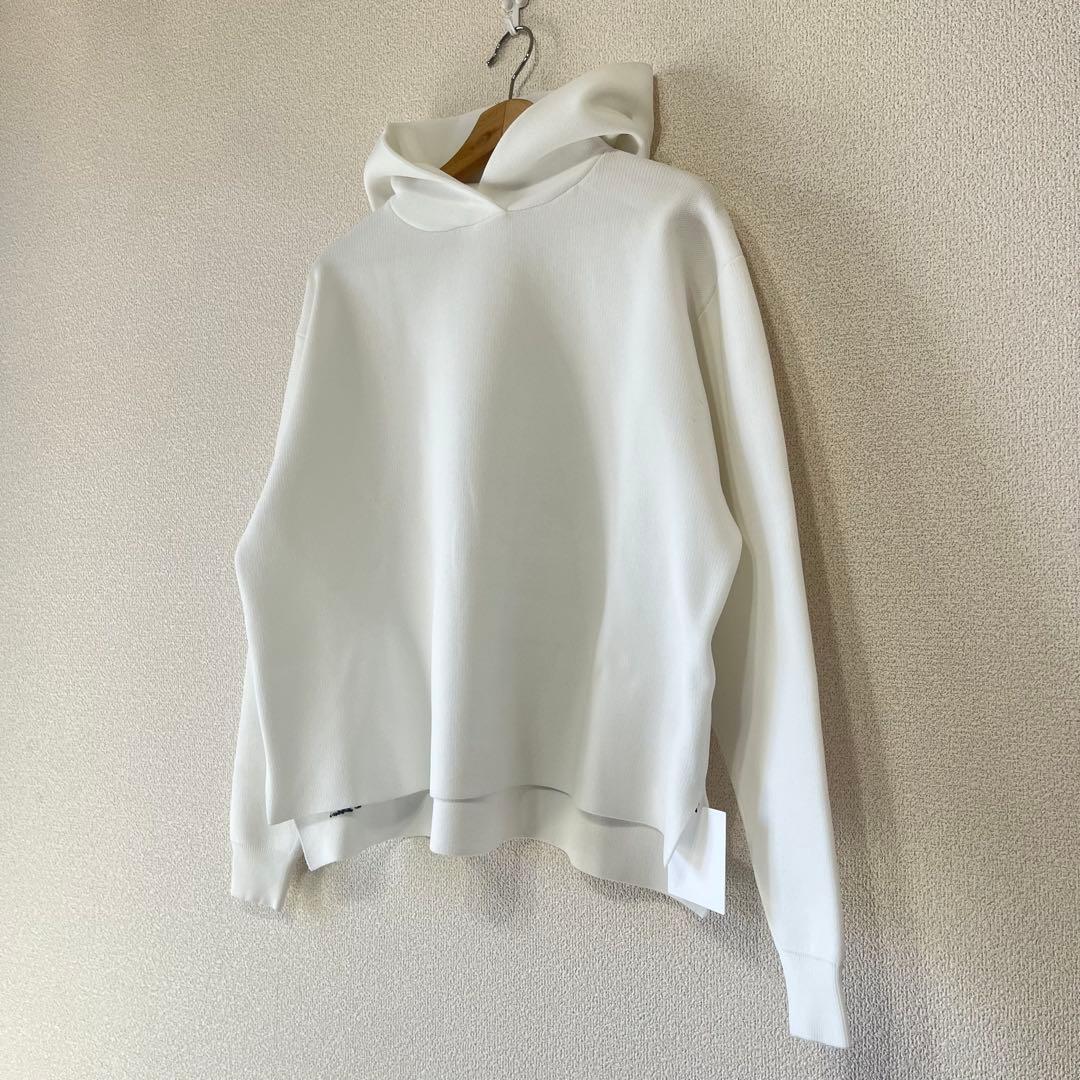 【新品】maison de Dolce. ニットパーカー　ホワイト　ロゴ刺繍