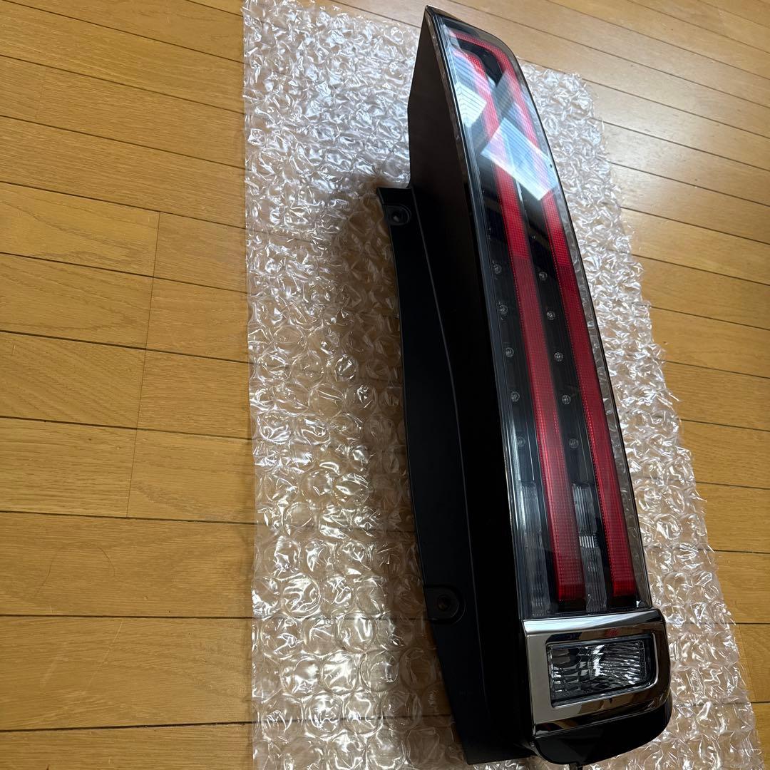 ノア　NOAH 80 系　後期型　エスクアィア　テールランプ　左右セット
