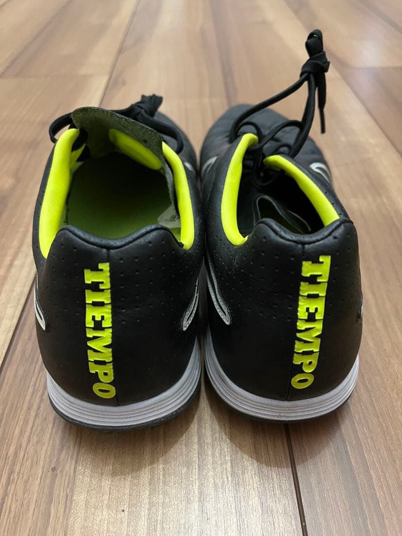 アイス　NIKE TIENPO 28cm