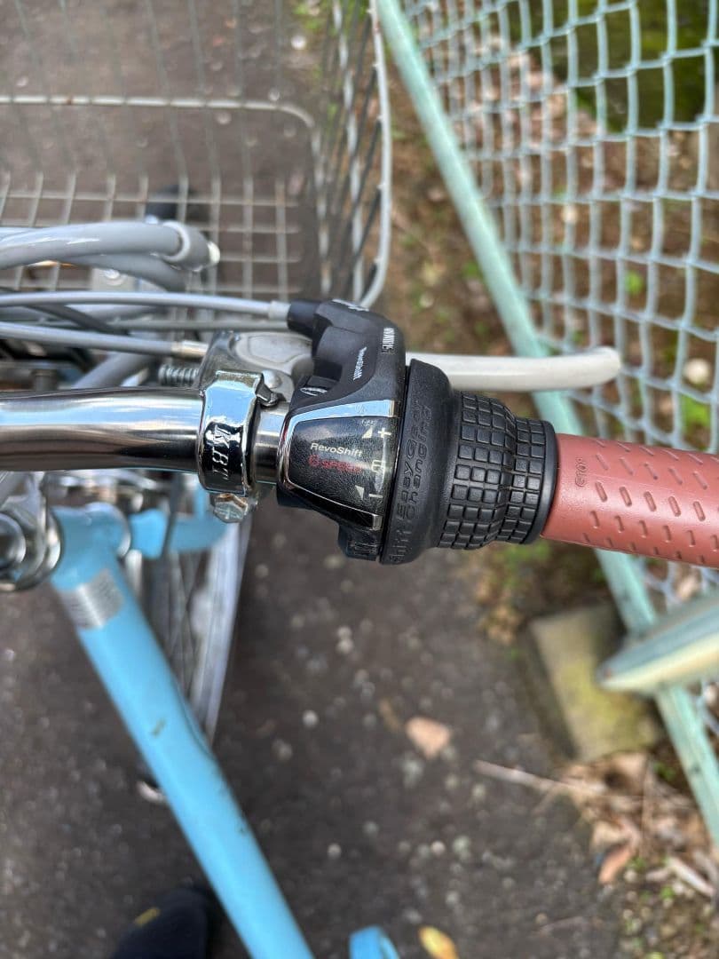 24 インチ子供用自転車 ライトブルー 前面バスケット付き(土、日値下げました)