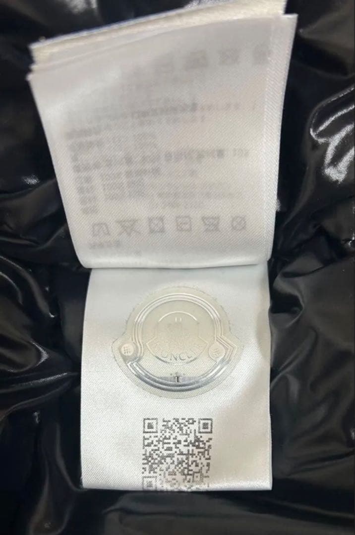 新品同様　鑑定済　モンクレール　ダウンベスト　フラグメント　MONCLER