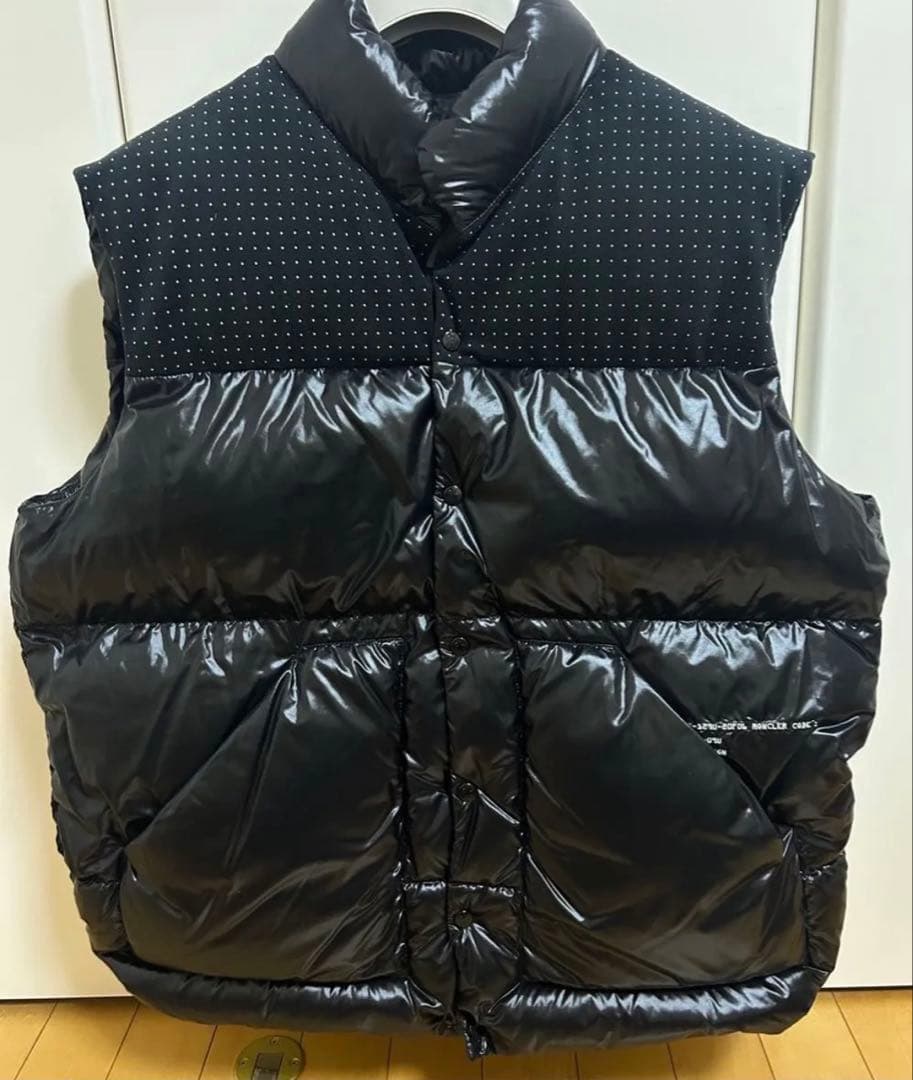 新品同様　鑑定済　モンクレール　ダウンベスト　フラグメント　MONCLER