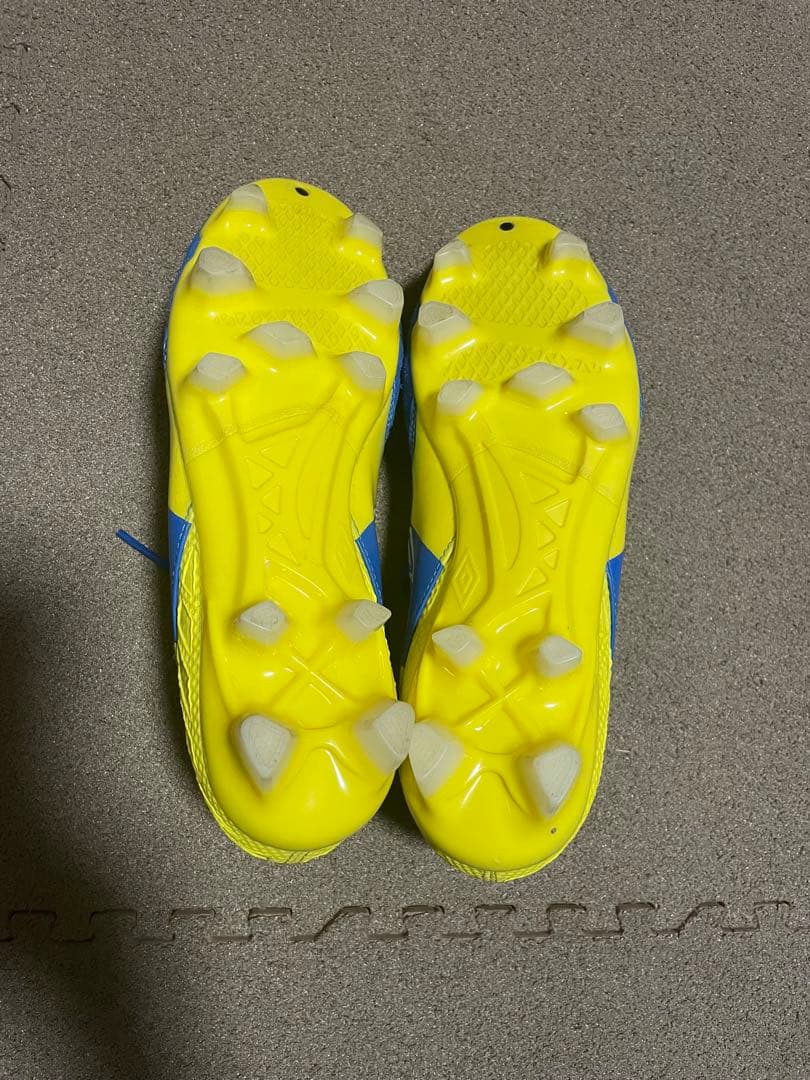 umbro ACCERDOR サッカーシューズ スパイク 青/黄　アンブロ