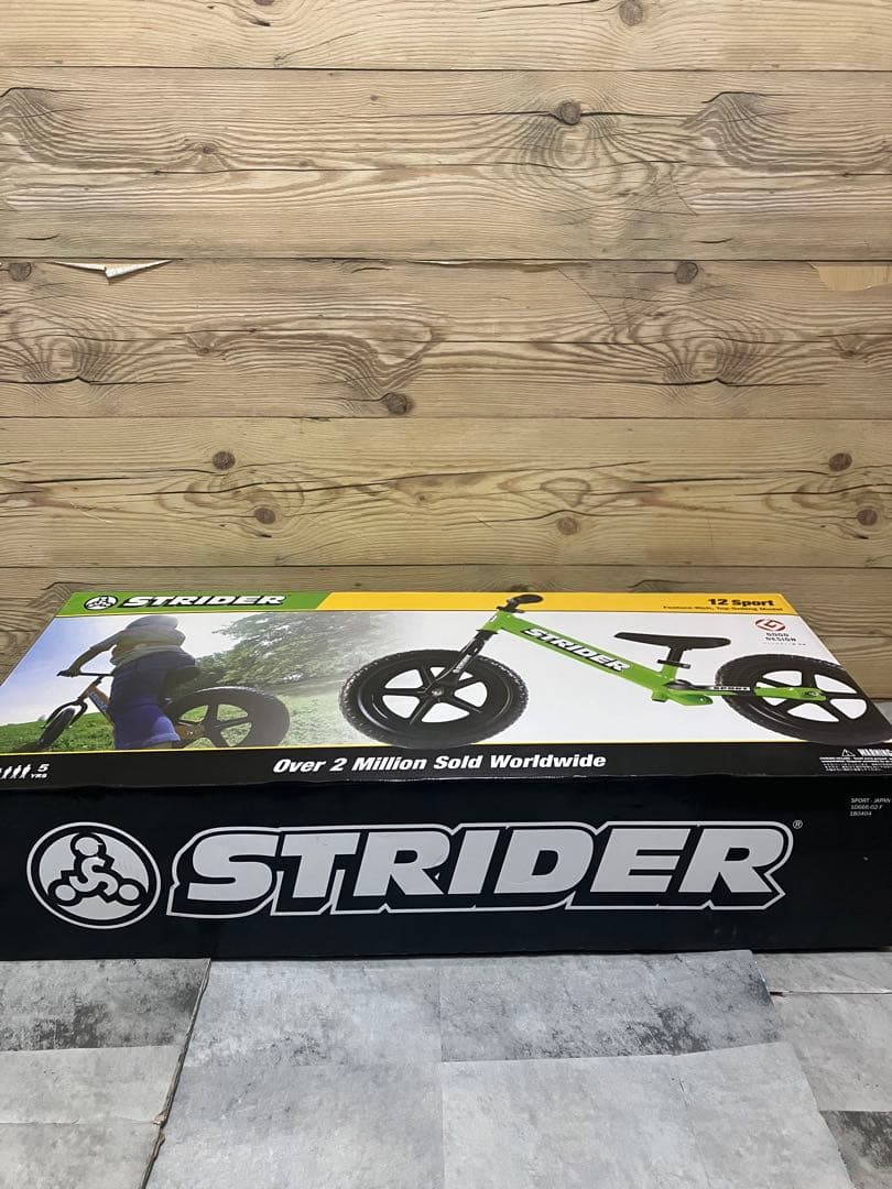ストライダー　STRIDER グリーン　12インチ キックバイク　スポーツ　新品