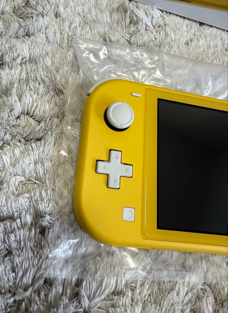 Nintendo Switch Lite イエロー本体 充電器付き 箱あり