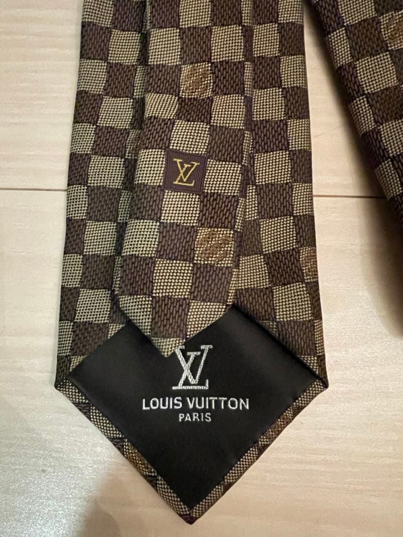LOUIS VUITTON ロゴ　ネクタイ