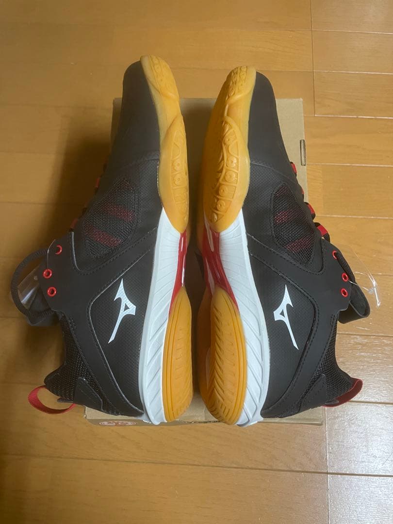 ミズノ　waveclaw neo 新品