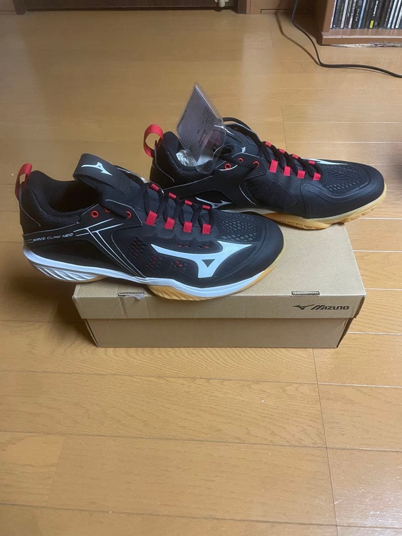 ミズノ　waveclaw neo 新品