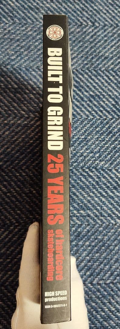 洋書 BUILT TO GRIND 25 YEARS independent