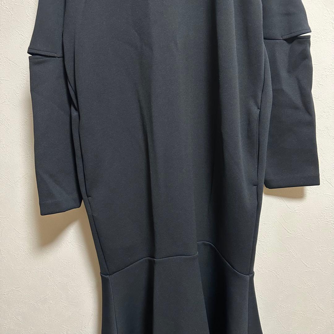【エミ emmi】フーディーカットワンピース　マーメイド　　ブラック　フェミニン