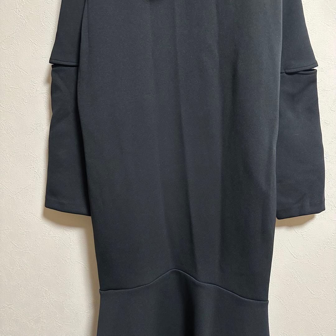 【エミ emmi】フーディーカットワンピース　マーメイド　　ブラック　フェミニン