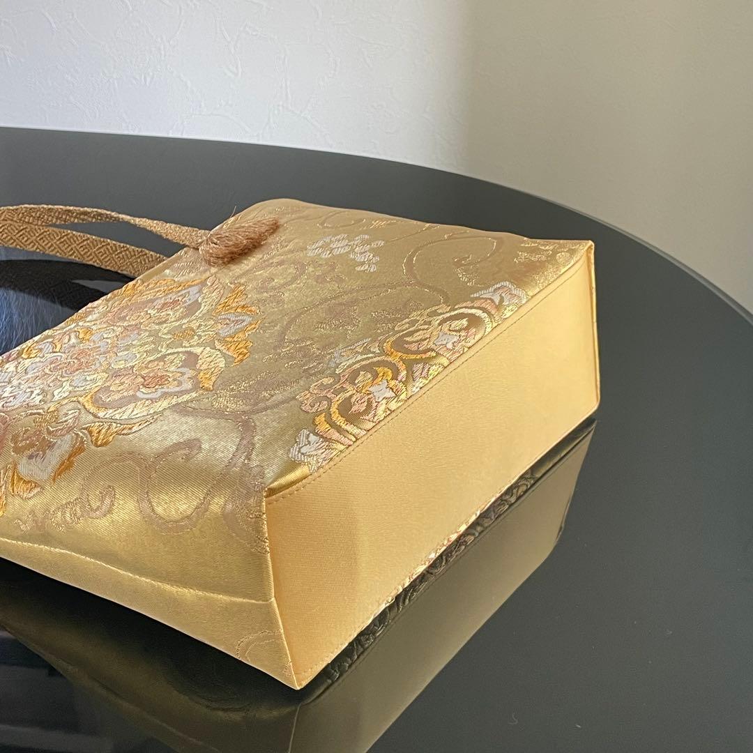 帯リメイクバッグ　本金箔　ゴールドの華文様　Mサイズ　和装バッグ　帯バッグ