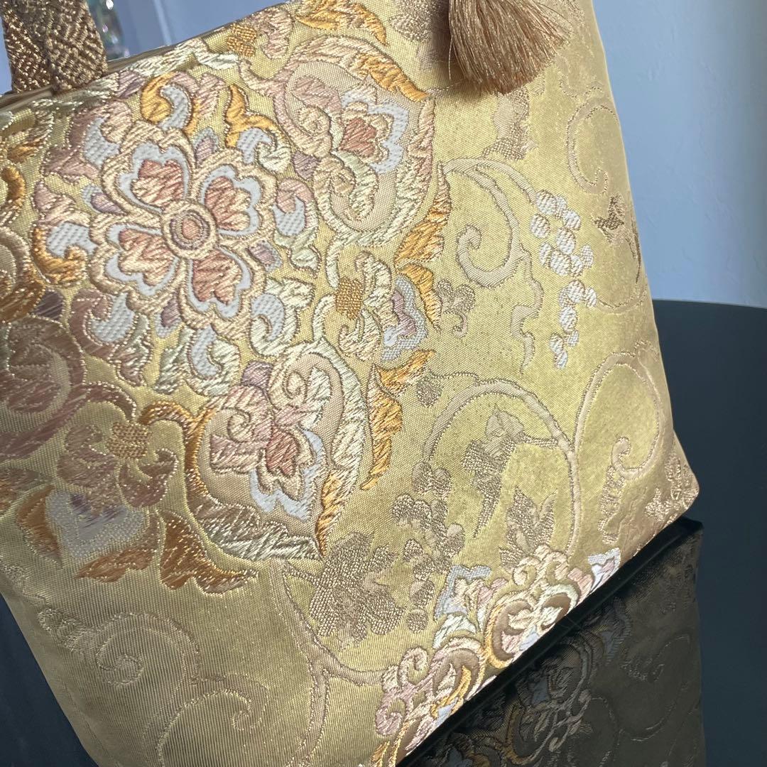 帯リメイクバッグ　本金箔　ゴールドの華文様　Mサイズ　和装バッグ　帯バッグ
