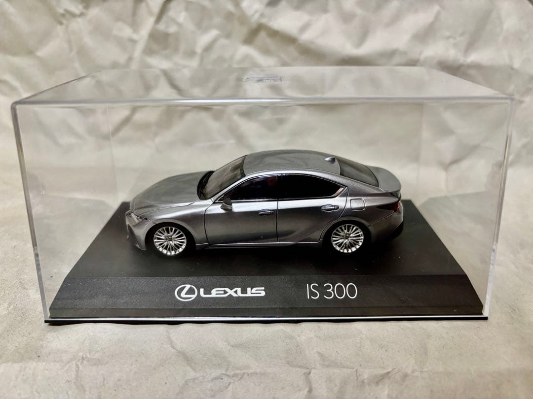 レクサス IS 300　1/43ミニカー　シルバー系　ケース付き　開封品