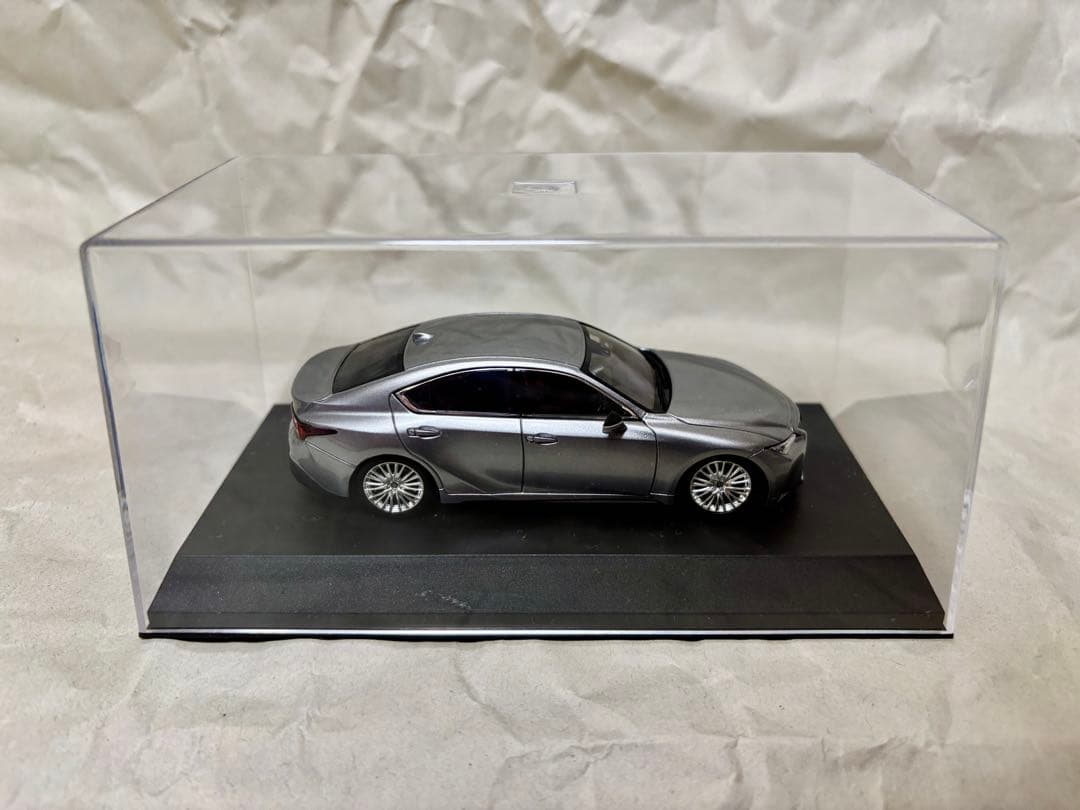 レクサス IS 300　1/43ミニカー　シルバー系　ケース付き　開封品